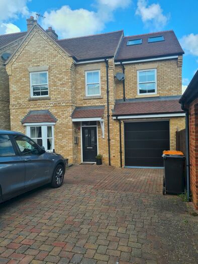 6 Bedroom Detached House To Rent In Dickens Yard, LU7