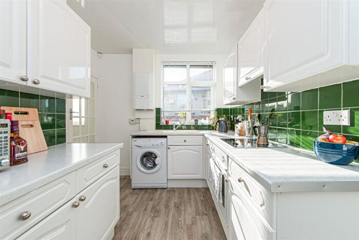 2 Bedroom Flat To Rent In Cornel Road, High Heaton, Newcastle Upon Tyne, NE7