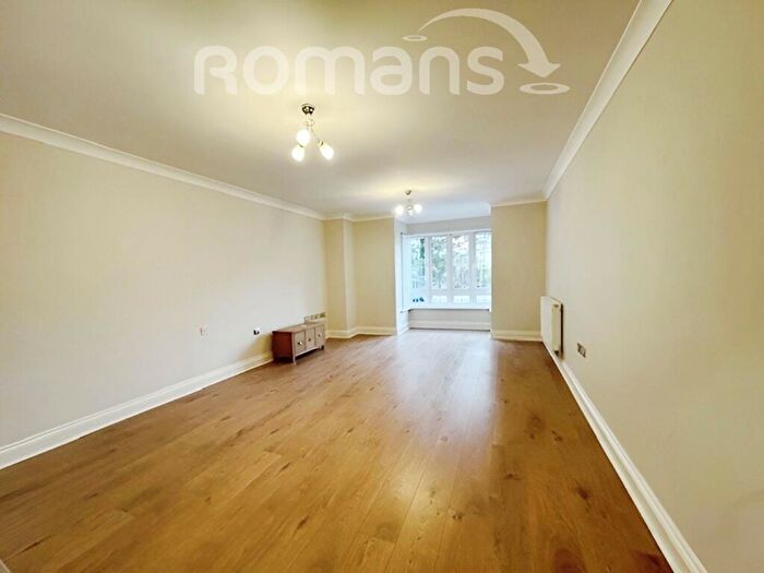 2 Bedroom Flat To Rent In Knowle Croft, Shoppenhangers Road, Maidenhead, SL6