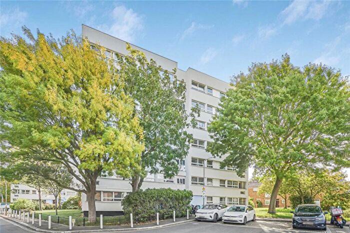 3 Bedroom Flat For Sale In Little Dimocks, London, SW12
