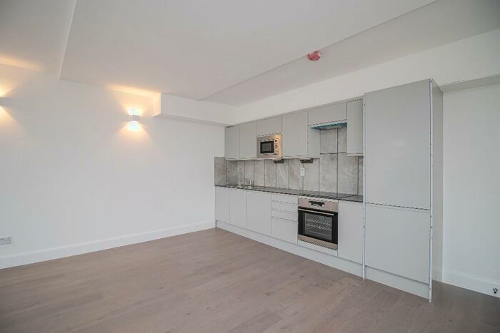 3 Bedroom Flat To Rent In St. Awdrys Road, Barking & Dagenham, Barking Abbey, Upney, London, IG11