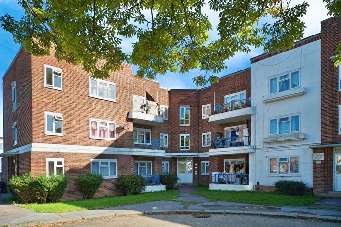 3 Bedroom Flat For Sale In Church Lane, London, NW9