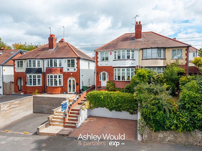 3 Bedroom Semi-Detached House For Sale In Grange Road, Halesowen, B63
