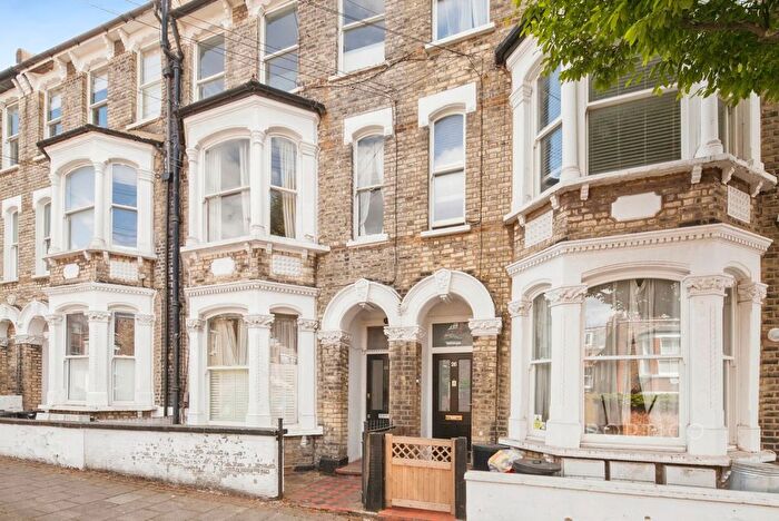 2 Bedroom Flat To Rent In Limburg Road, London, SW11