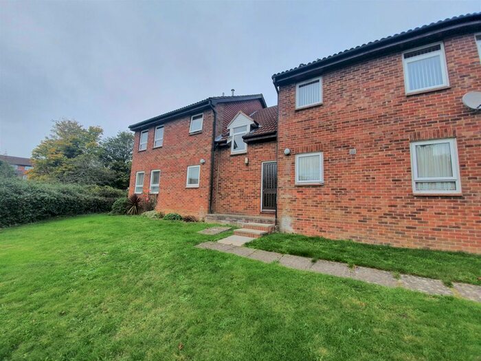 Studio To Rent In Lancaster Close, Bursledon SO31