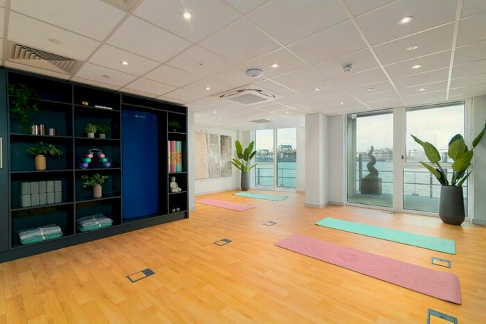 2 Bedroom Apartment To Rent In Vantage Tower, Centenary Plaza, SO19