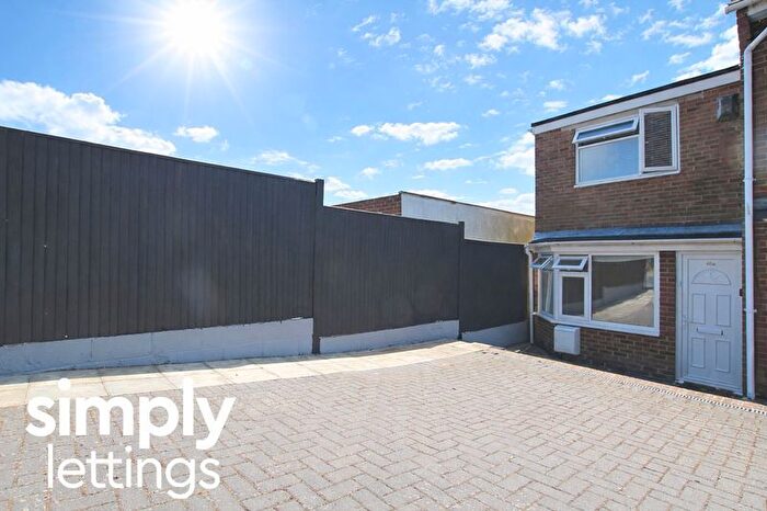 1 Bedroom Flat To Rent In Holmbush Way, Brighton, BN42