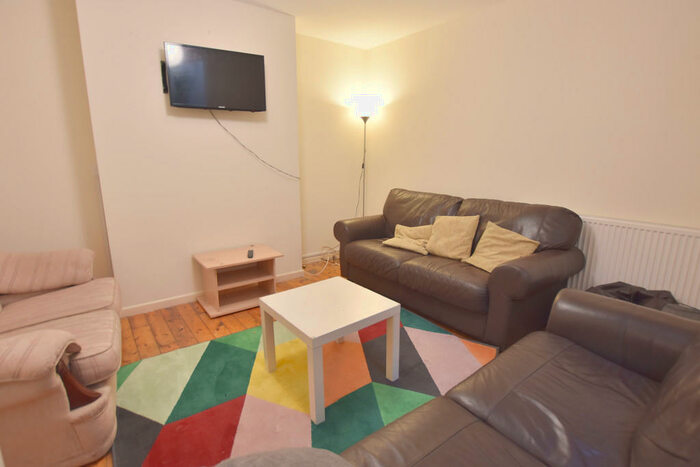 6 Bedroom Semi-Detached House To Rent In Colville Villas, Arboretum, NG1