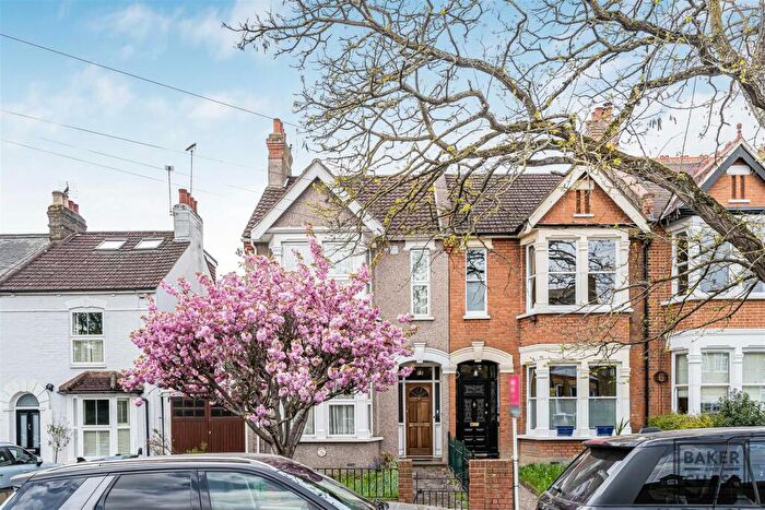 3 Bedroom End Of Terrace House For Sale In Gordon Hill, Enfield, EN2