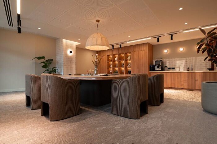 3 Bedroom Apartment To Rent In Kirkstall Road, Leeds, West Yorkshire, LS3