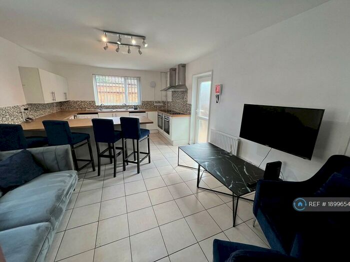 7 Bedroom End Of Terrace House To Rent In Minny Street, Cardiff, CF24