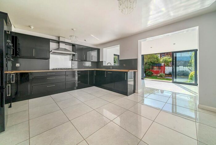 4 Bedroom Detached House To Rent In Tilford Road, Farnham, Surrey, GU9