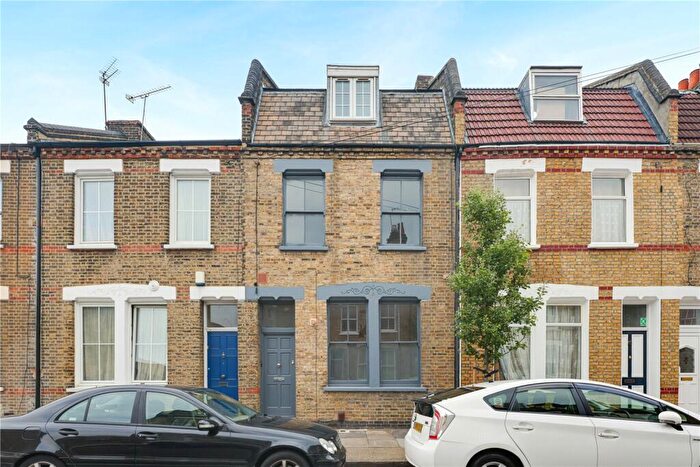 1 Bedroom Flat To Rent In Senrab Street, Stepney Green, London, E1