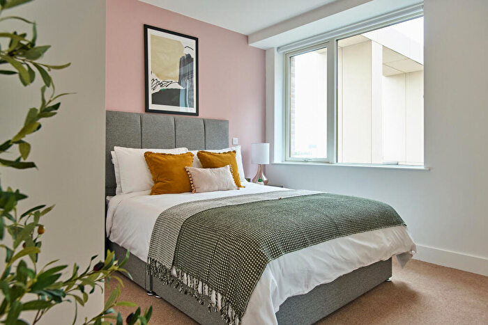 3 Bedroom Apartment To Rent In Fortunes Dock, Canning Town London, E16