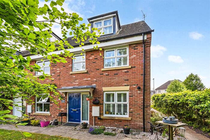 3 Bedroom Town House For Sale In Harebell Road, Andover, SP11
