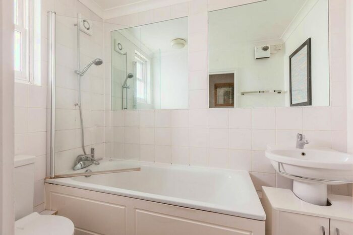 1 Bedroom Flat To Rent In Roman Road, Bow, London, E3