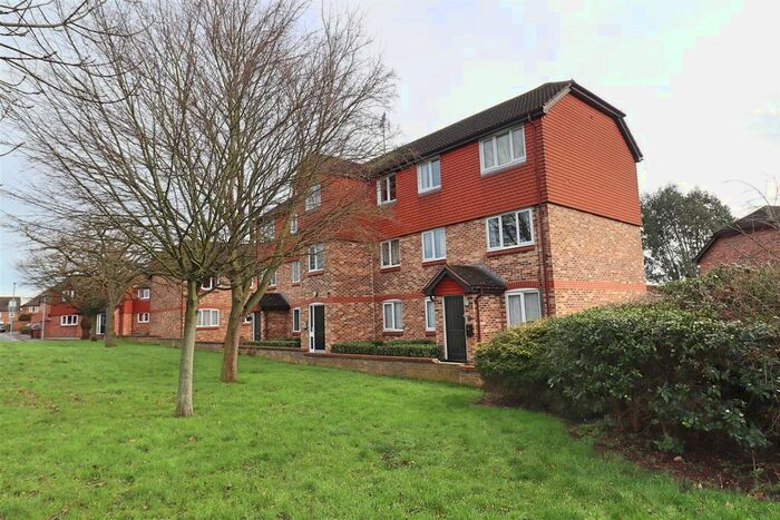 2 Bedroom Flat To Rent In Ramshaw Drive, Springfield, Chelmsford, CM2