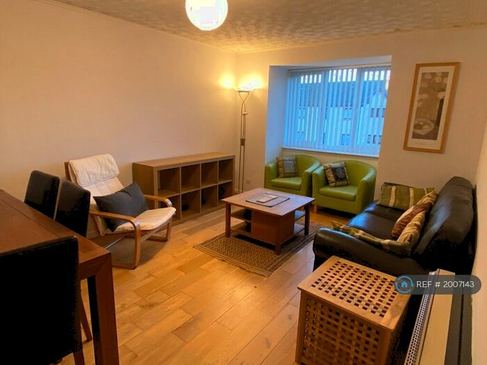 2 Bedroom Flat To Rent In South Lorne Place, Edinburgh, EH6