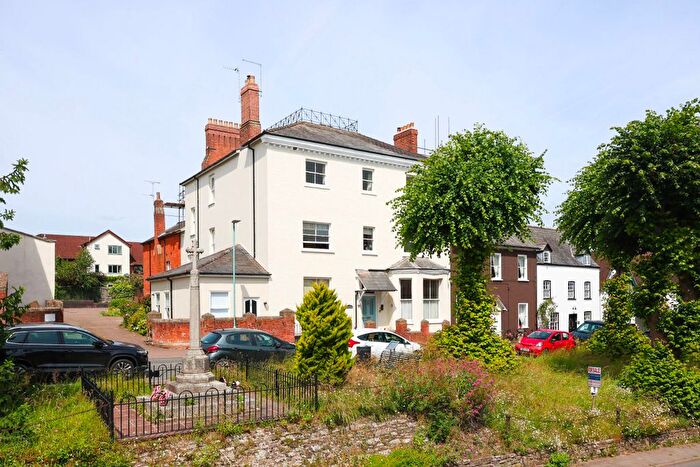 3 Bedroom Flat For Sale In Flat, The Manor House, Newnham, GL14
