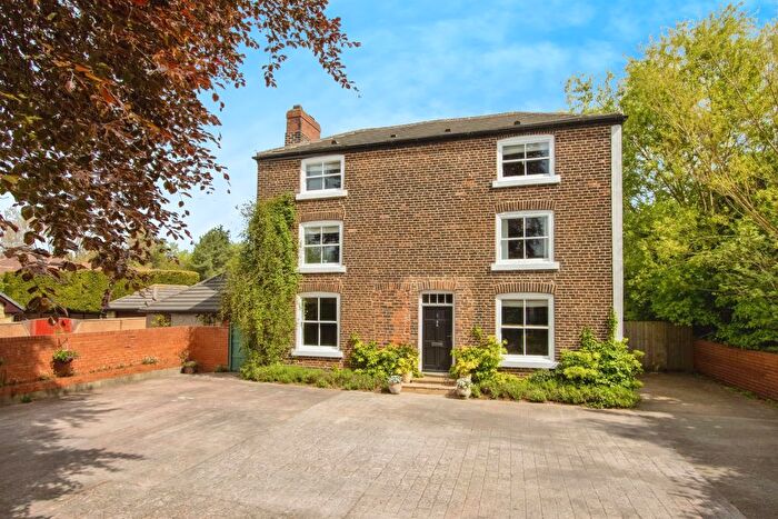 6 Bedroom Detached House For Sale In Whitwood Lane, Castleford, WF10