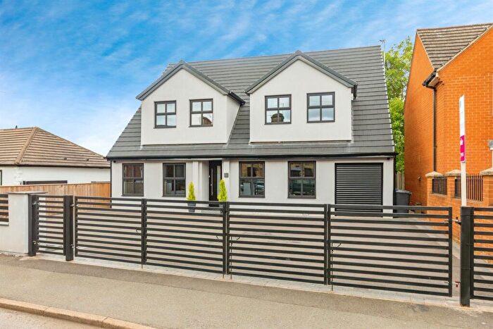 4 Bedroom House For Sale In Warren Lane, Chapeltown, Sheffield, S35