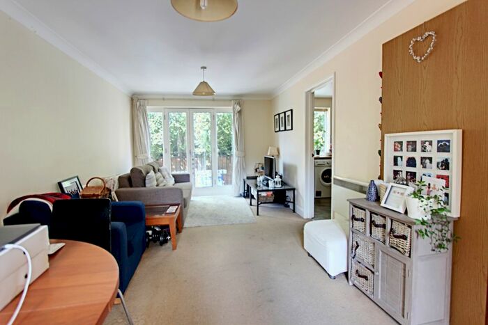 1 Bedroom Flat To Rent In St Alphonsus Road, Clapham, SW4