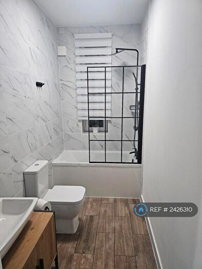 2 Bedroom Flat To Rent In Moncur Crescent, Dundee, DD3