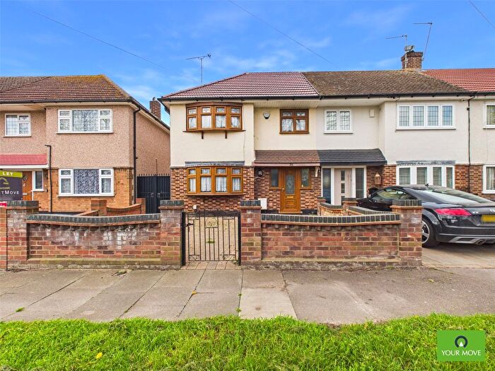 3 Bedroom Terraced House For Sale In Nelson Road, Rainham, RM13