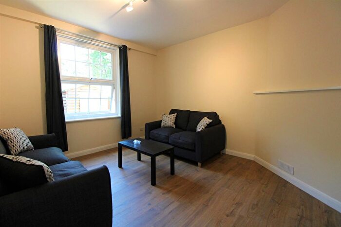 3 Bedroom Property To Rent In George Row, Tower Bridge, SE16