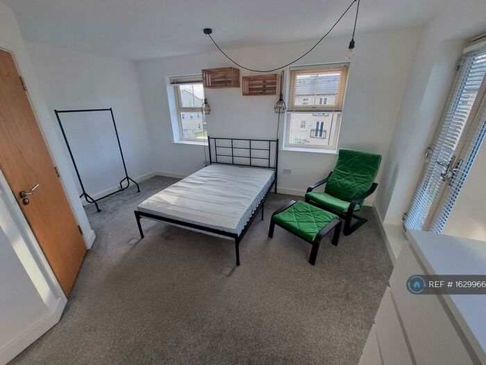 2 Bedroom Semi-Detached House To Rent In Holts Crest Way, Leeds, LS12