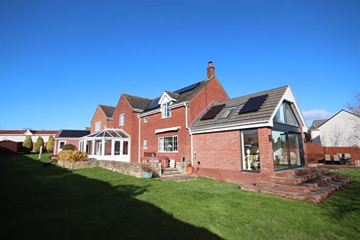 4 Bedroom Detached House For Sale In The Banks, Lyneham, Chippenham, SN15