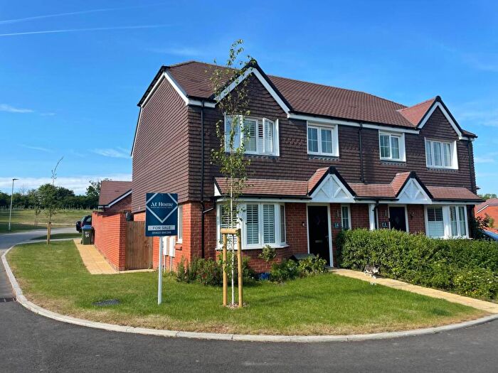 3 Bedroom Semi-Detached House For Sale In Hedgelands, Billingshurst, RH14