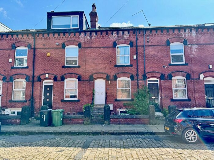 6 Bedroom Terraced House For Sale In Granby Grove, Headingley, Leeds, LS6