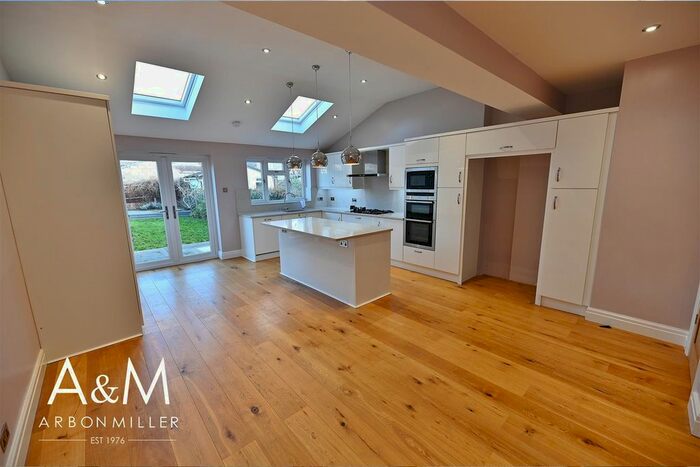 4 Bedroom Terraced House To Rent In Queenborough Gardens, Ilford, IG2