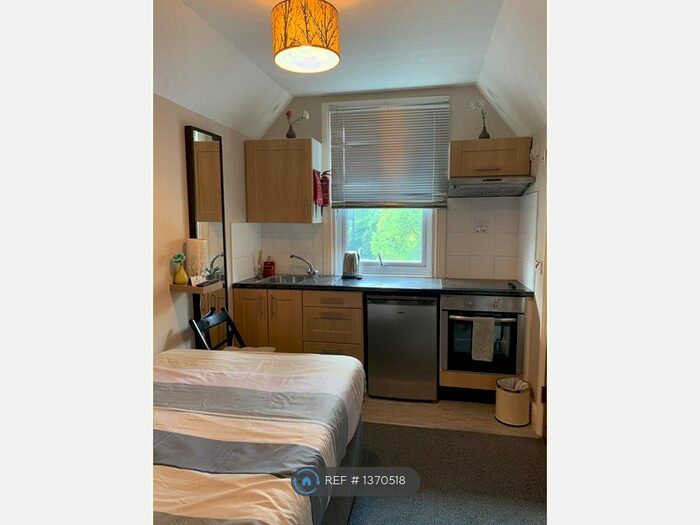 Studio To Rent In Green Lanes, London, N4
