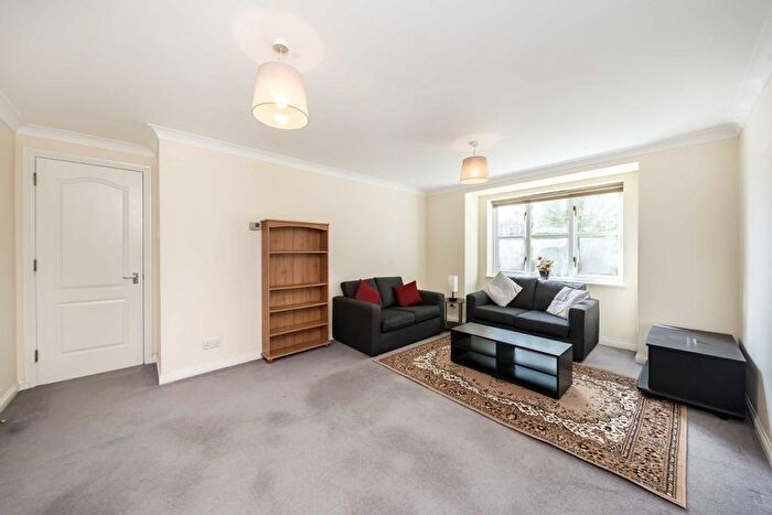 2 Bedroom Flat For Sale In Draymans Way, Isleworth, TW7