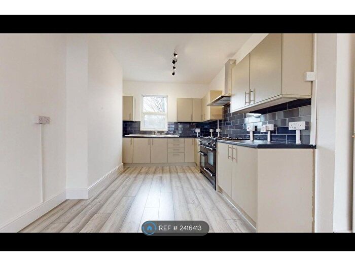 3 Bedroom Flat To Rent In Griffin Road, London, SE18
