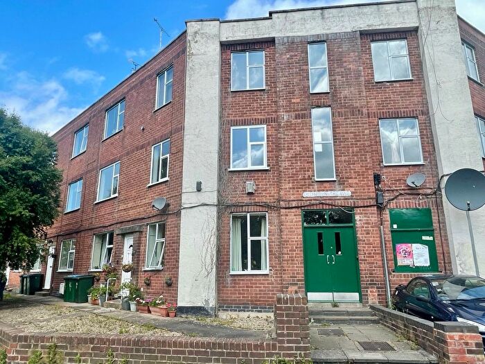 2 Bedroom Flat To Rent In Quinton Parade, Coventry, CV3