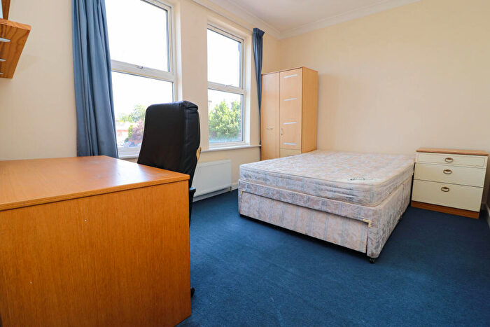 5 Bedroom Semi-Detached House To Rent In Portswood Road, Southampton, SO17