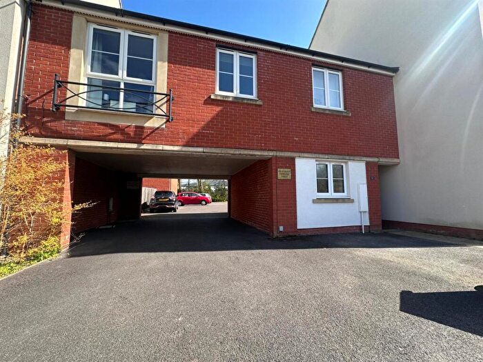 3 Bedroom House To Rent In East Fields Road, Bristol, BS16