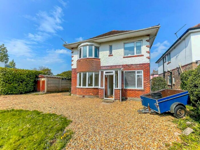 2 Bedroom Apartment To Rent In Oak Avenue, Christchurch, Dorset, BH23