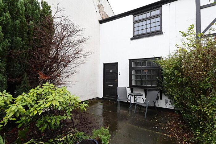 2 Bedroom Cottage To Rent In Livsey Street, Whitefield, M45