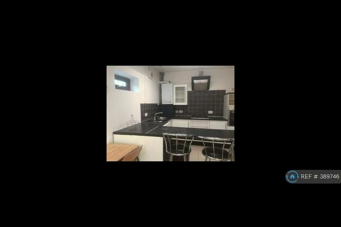 2 Bedroom Flat To Rent In Ilford, London, IG2