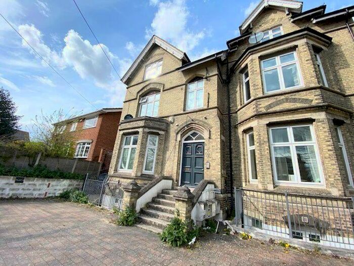 2 Bedroom Flat To Rent In Tonbridge Road, Maidstone, Kent, ME16