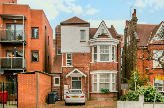 3 Bedroom Flat To Rent In Kenton Road, Harrow, HA1