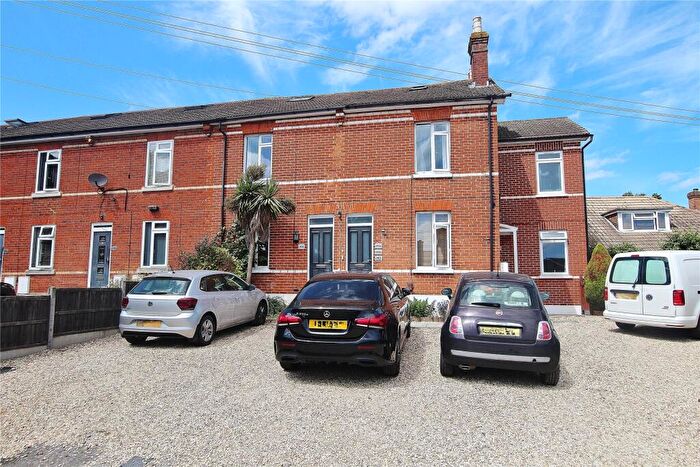 1 Bedroom Flat For Sale In Robin Hood Road, Knaphill, Woking, Surrey, GU21