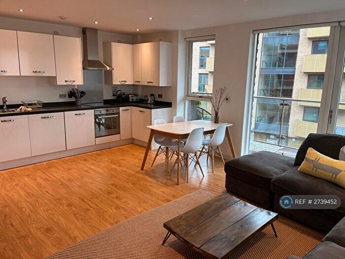 2 Bedroom Flat To Rent In Hogan Court, London, SE5