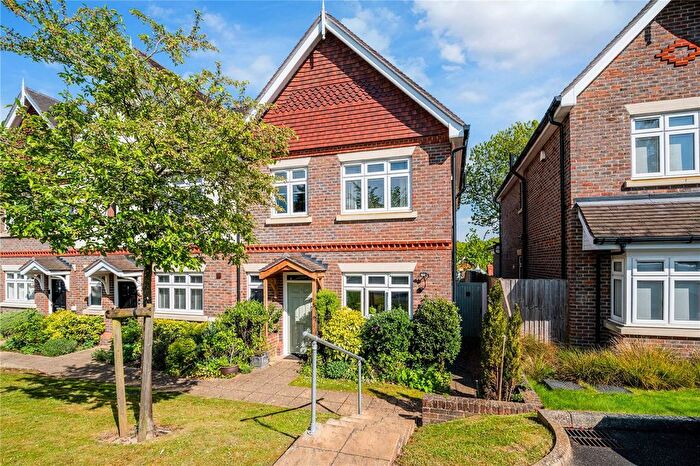 3 Bedroom End Of Terrace House For Sale In Mimosa Close, Epsom, Surrey, KT17