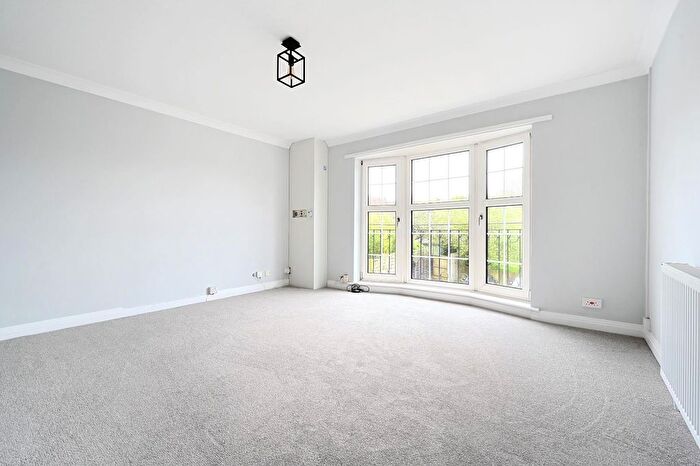 1 Bedroom Flat To Rent In Brompton Close, Brighton, BN1