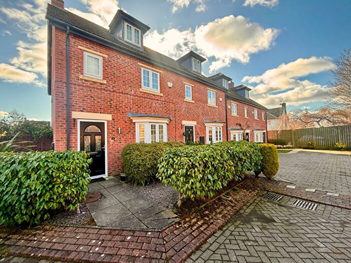 3 Bedroom Semi-Detached House To Rent In Brandon Close, Leeds, West Yorkshire, LS17